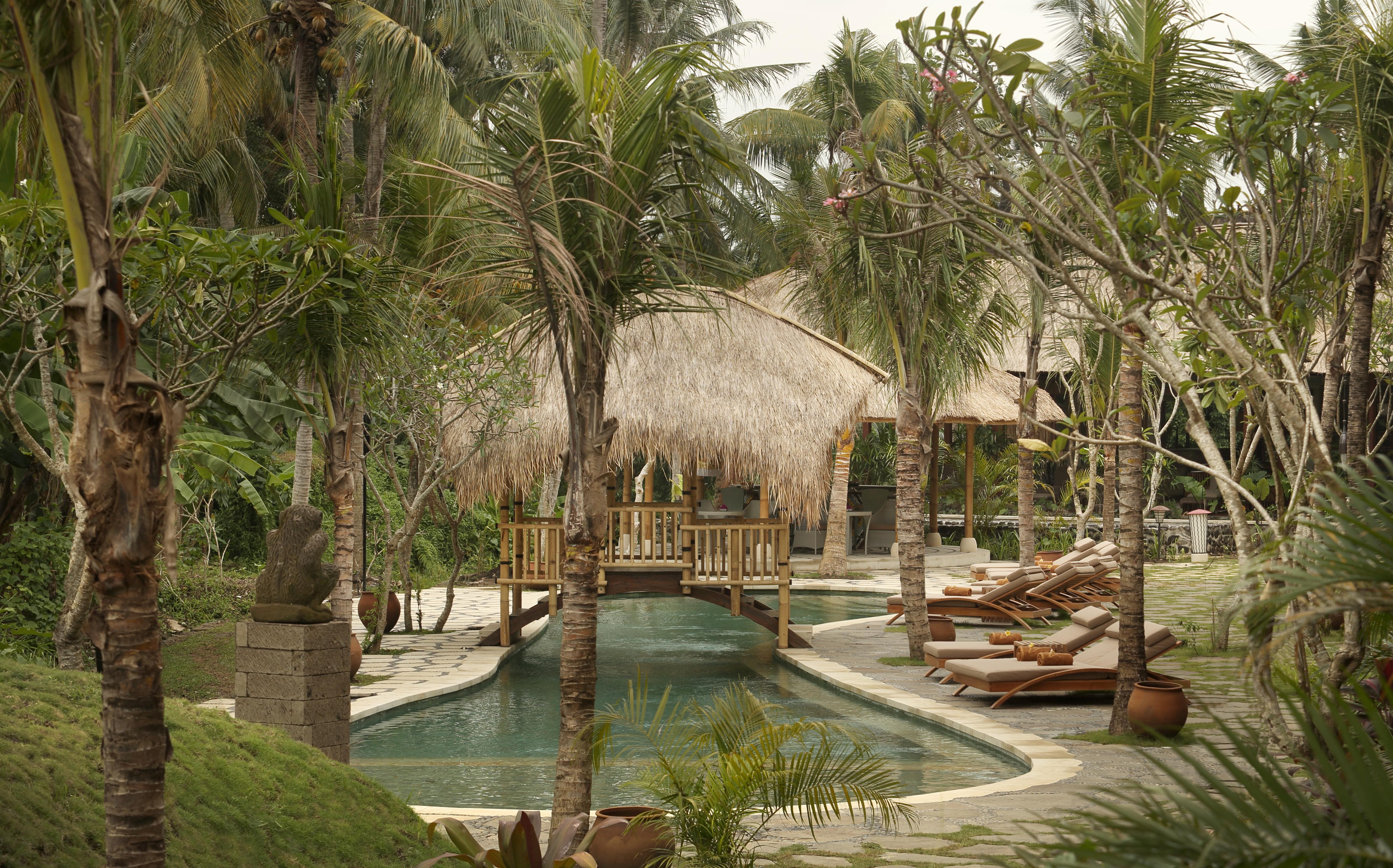 Alaya Resort Ubud Exteriér fotografie The resort's pool