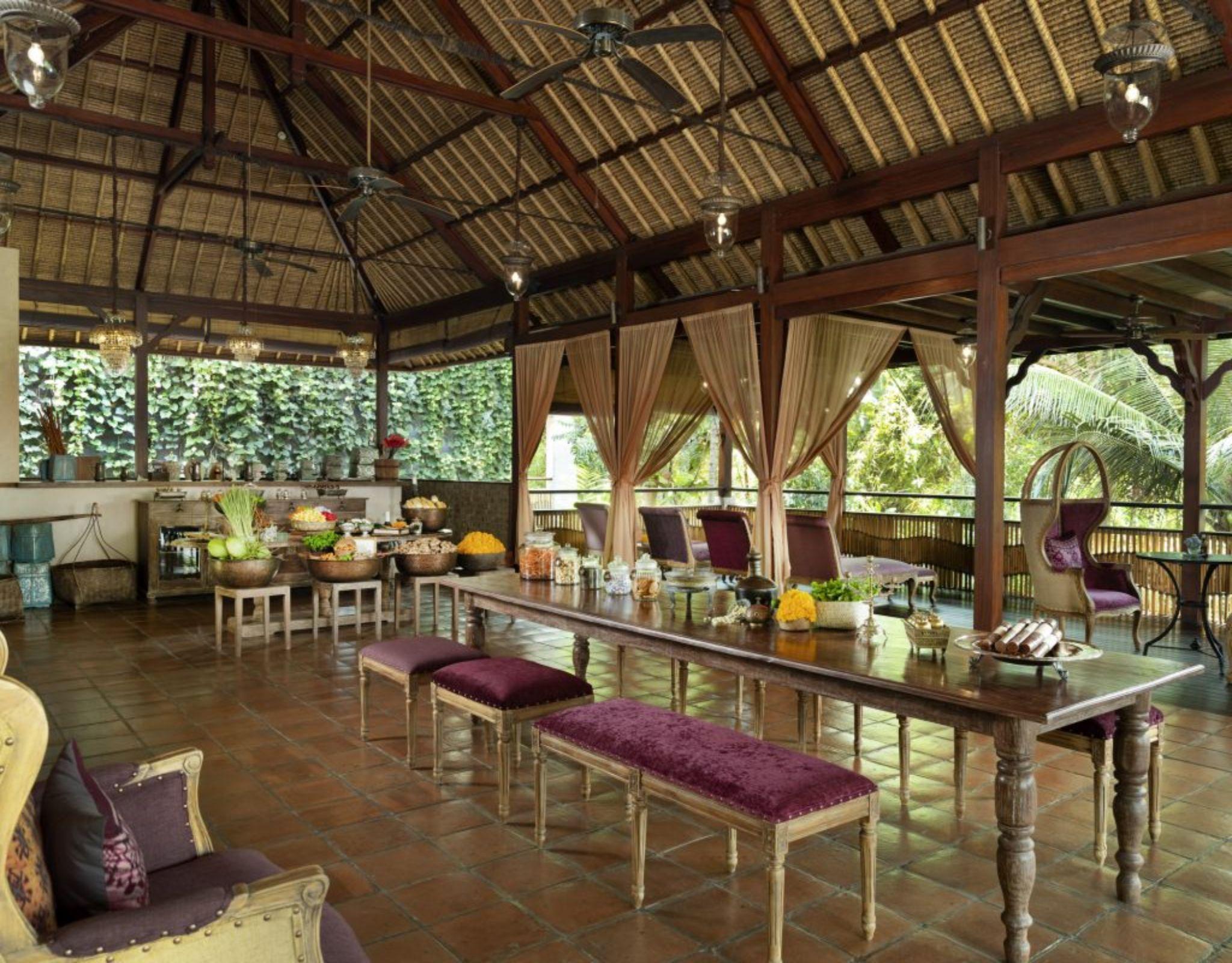 Alaya Resort Ubud Exteriér fotografie The restaurant at the Taj Bengal