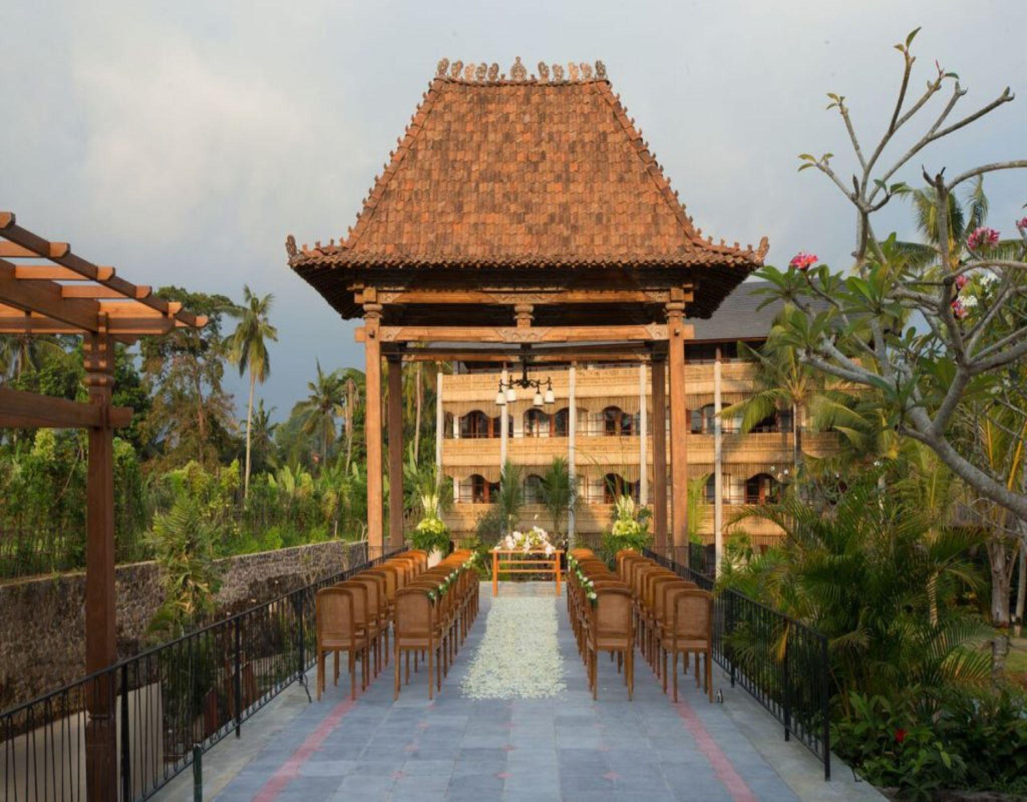 Alaya Resort Ubud Exteriér fotografie The restaurant at the hotel