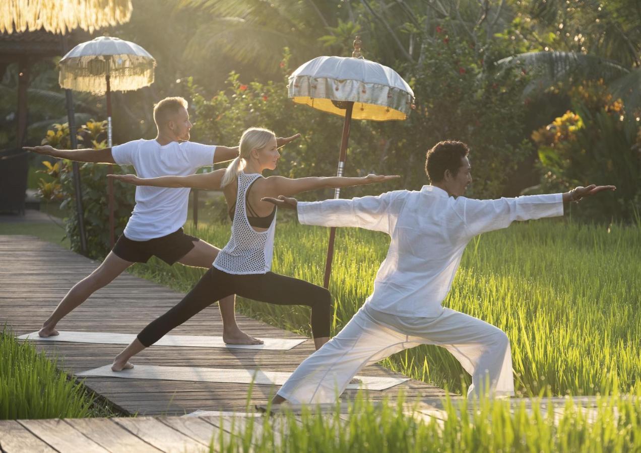 Alaya Resort Ubud Exteriér fotografie A yoga class at Four Seasons Resort, Bali
