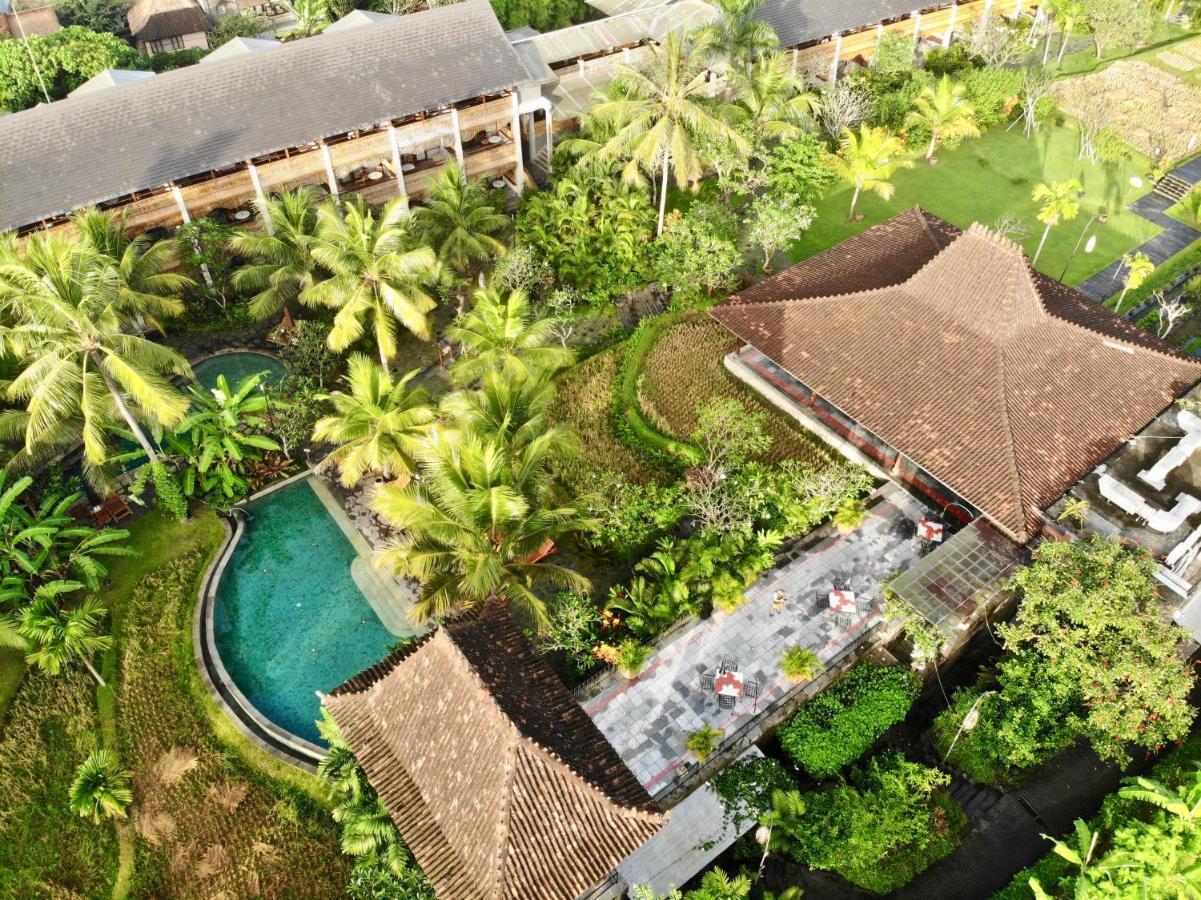 Alaya Resort Ubud Exteriér fotografie Aerial view of the resort